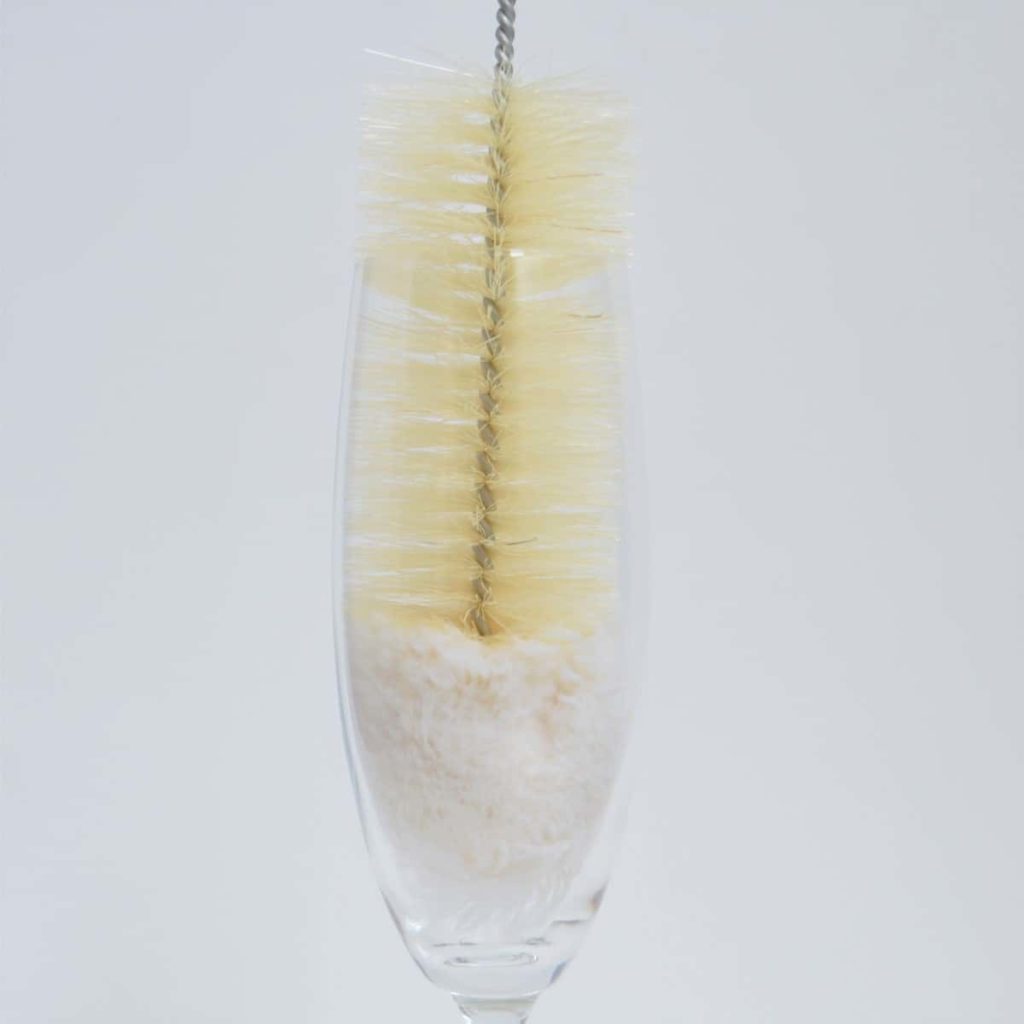 Cepillo zero waste para botellas con punta de lana