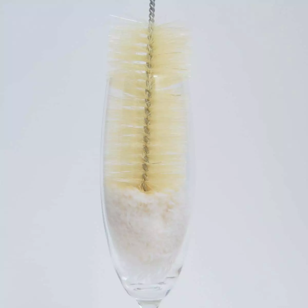 Cepillo zero waste para botellas con punta de lana