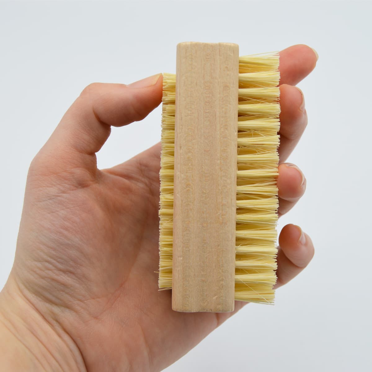 Cepillo para limpiar las uñas de madera y natural