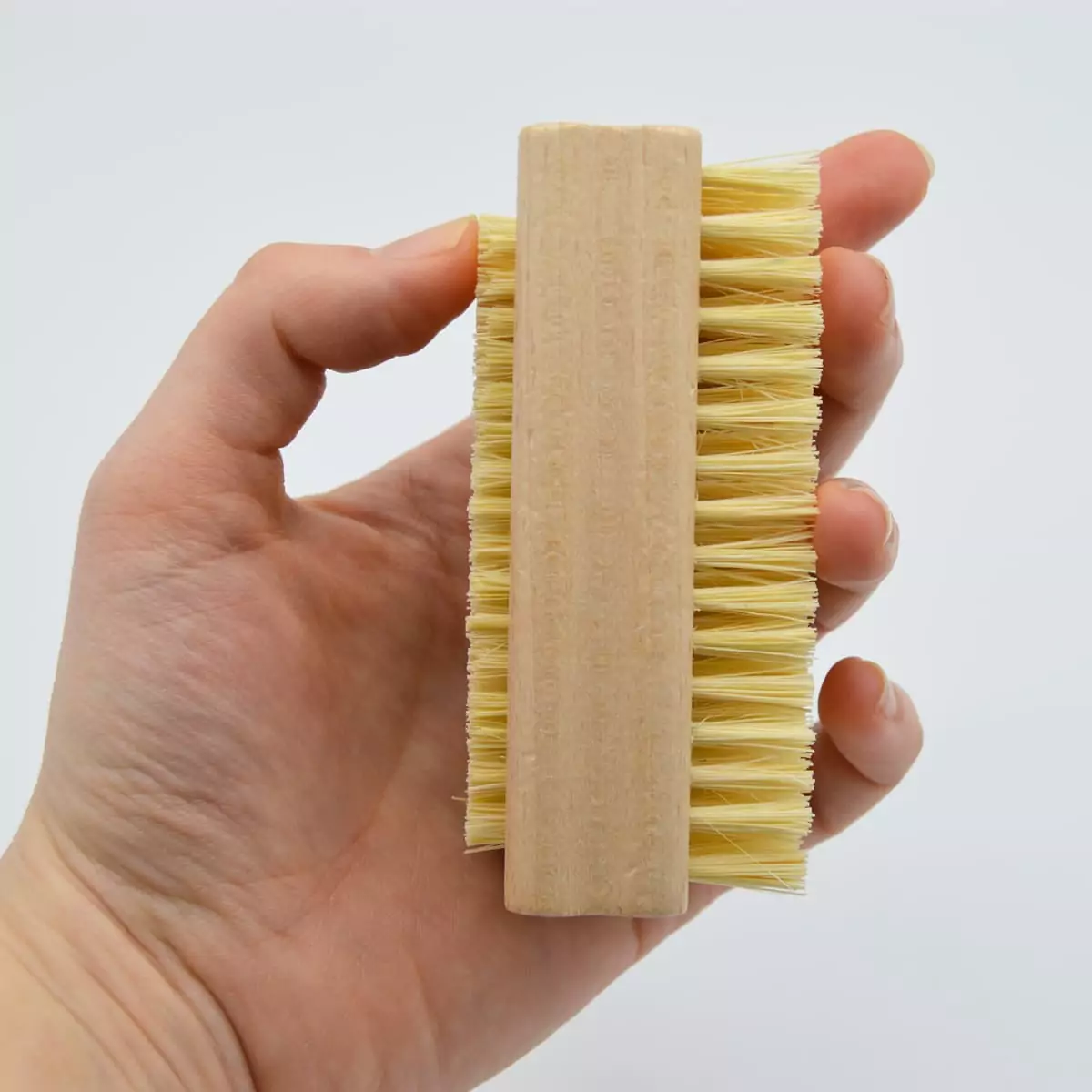 cepillo para uñas de cerdas naturales