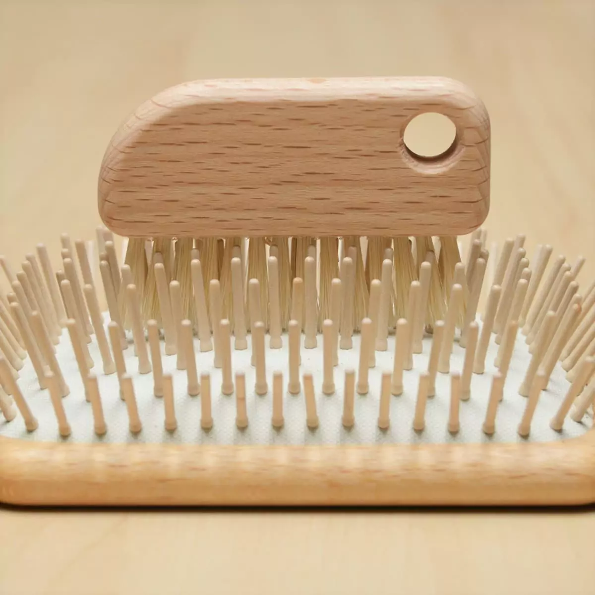 cómo limpiar cepillo de pelo