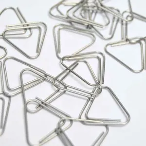 Clip triangular