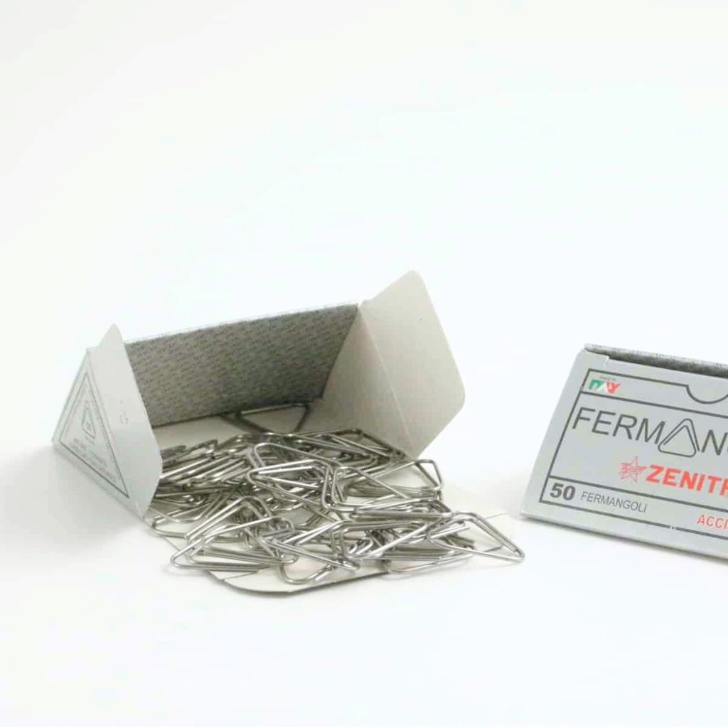 Clip triangular