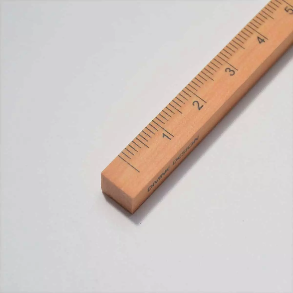 Regla de madera cuadradillo