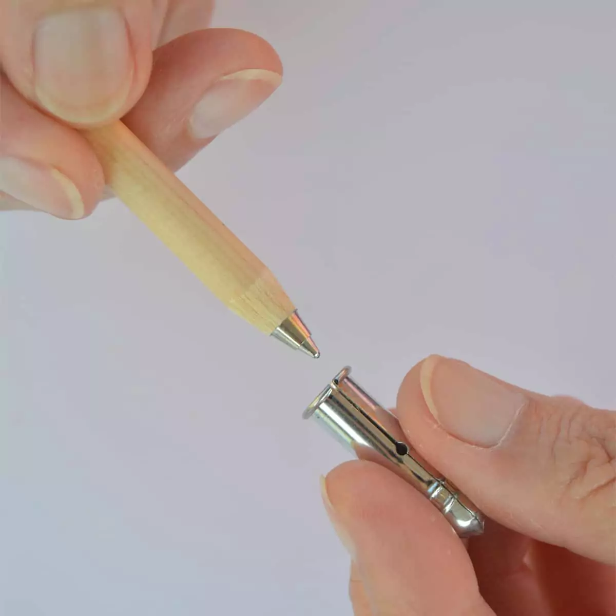 Tapón metálico para bolígrafos