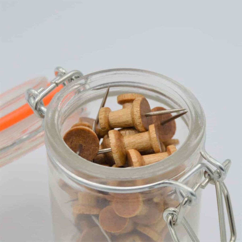 Pins de madera