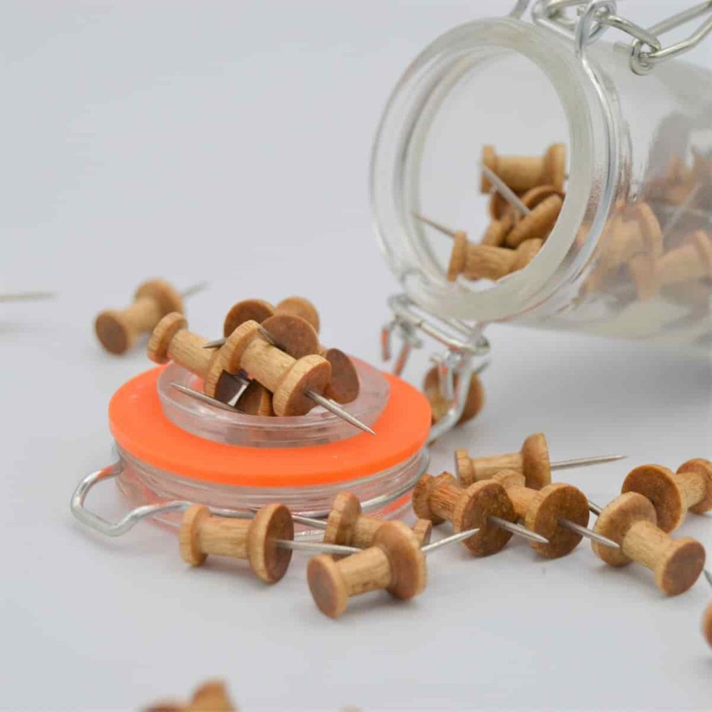 Chinchetas de madera