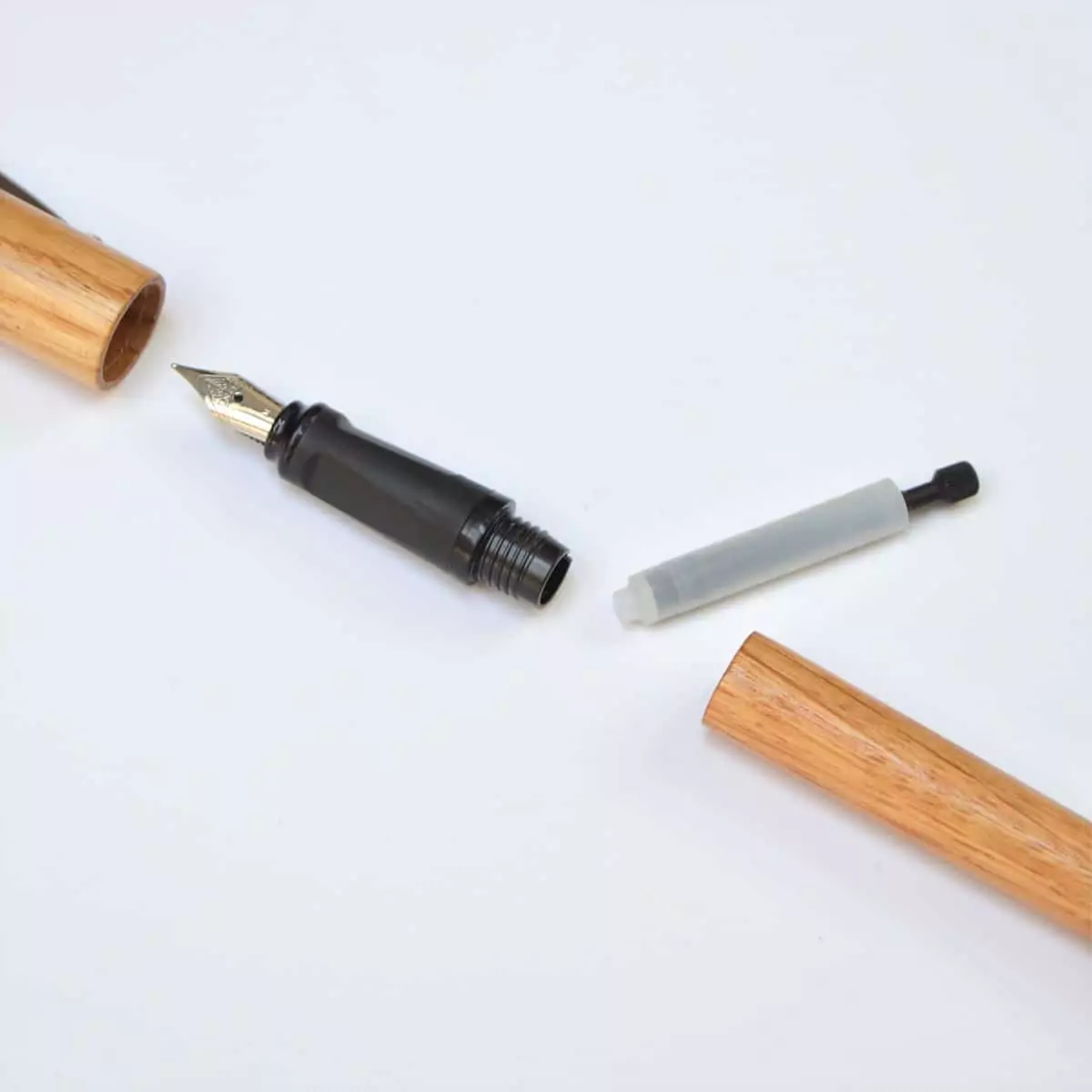 Pluma con cartucho rellenable Pluma con cartucho rellenable