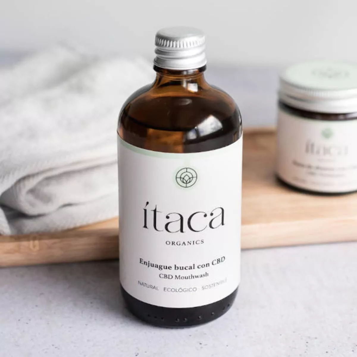 Enjuague bucal de CBD y aceites naturales