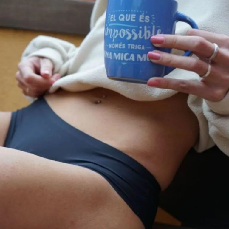 Braguita Menstrual Negra sin Costura Talla L