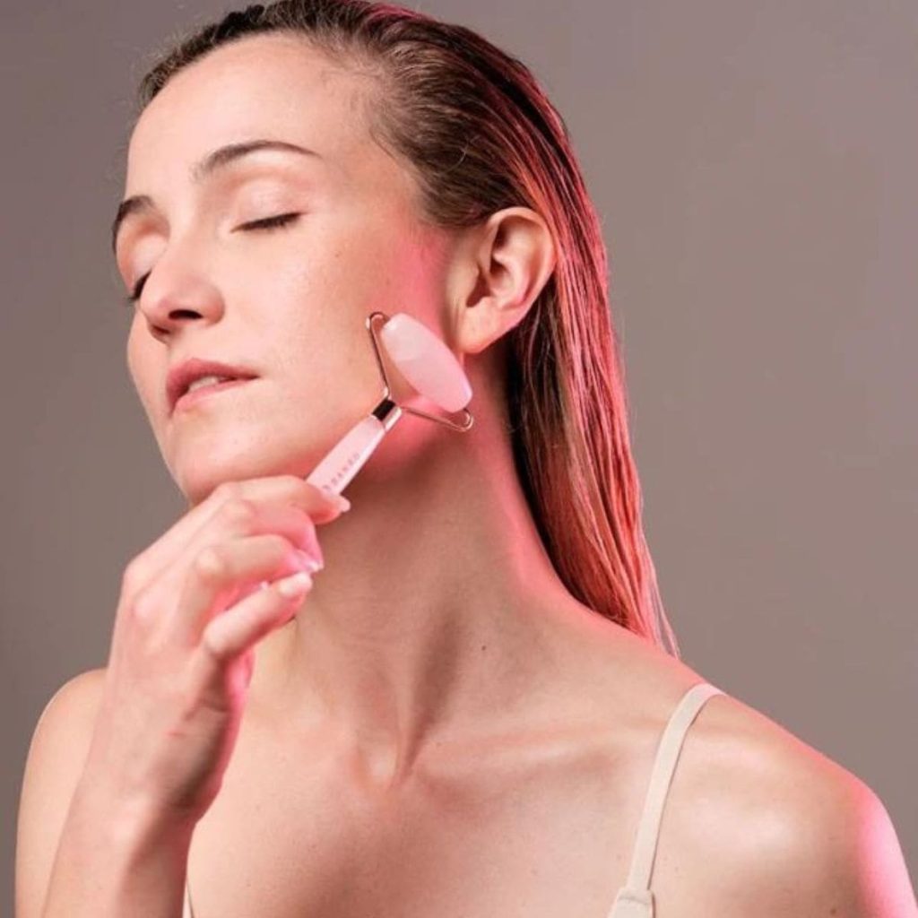 Jade Roller Facial de Cuarzo Rosa Rojeces detalle 2
