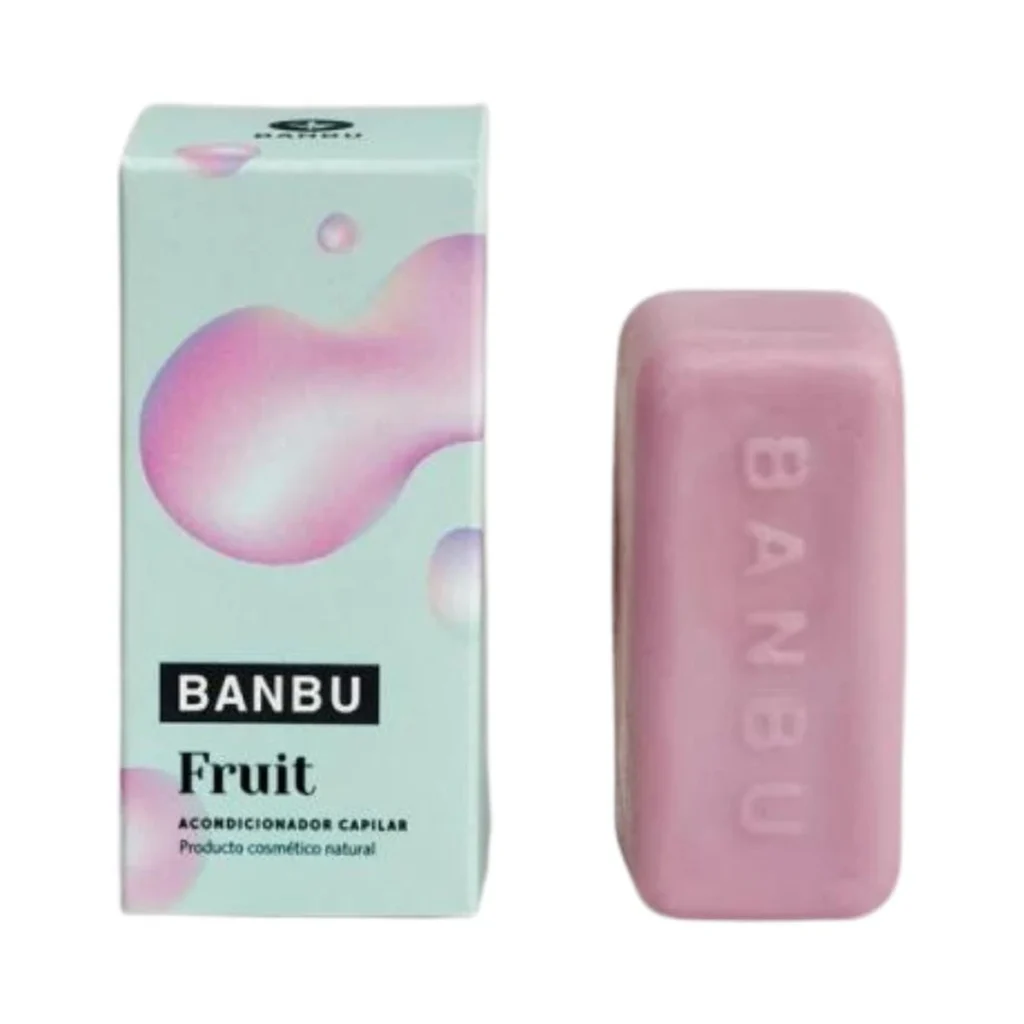 acondicionador sólido hidratante fruit de banbu en pastilla rosa junto a su caja de cartón