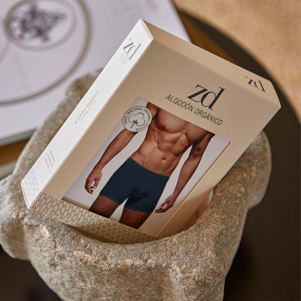 Caja de calzoncillo tipo boxer color plomo