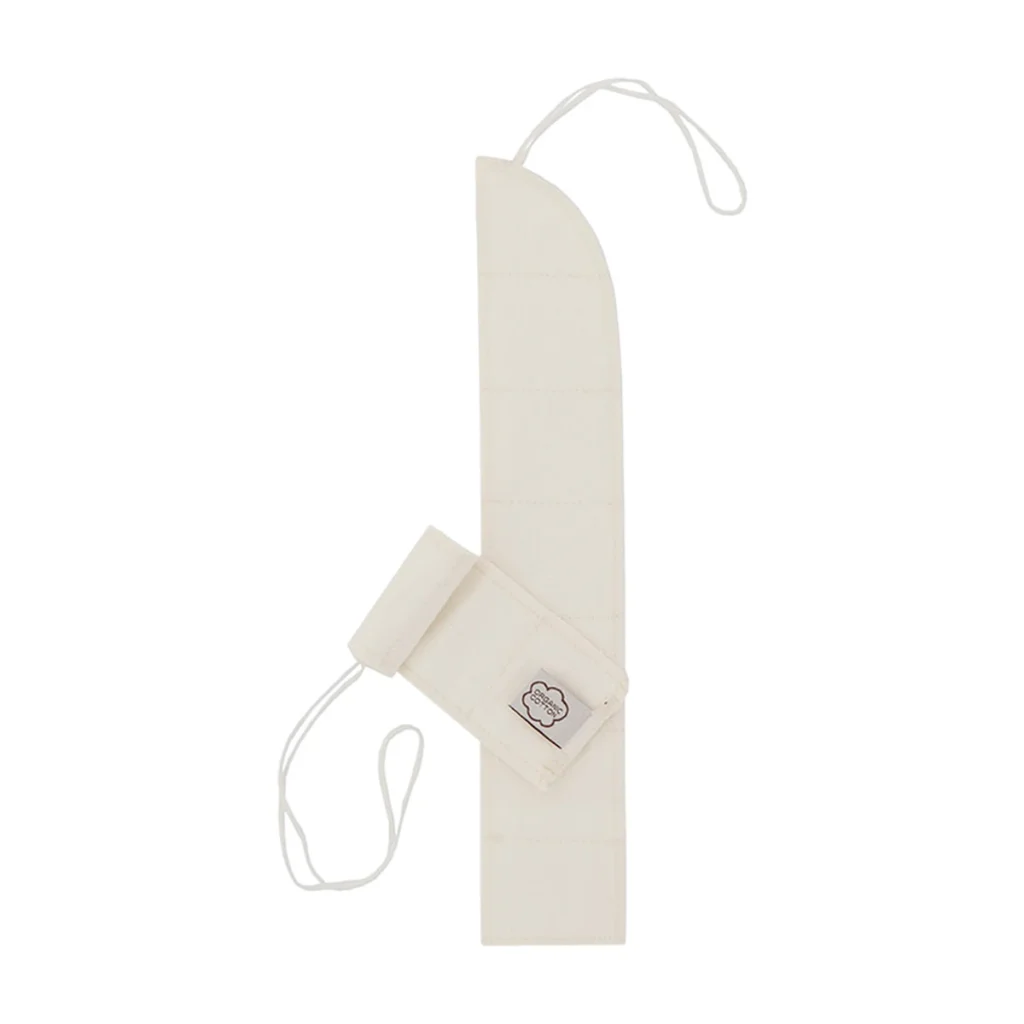 tampon reutilizable de algodon organico para flujo abundante en color natural desplegado con su cordon