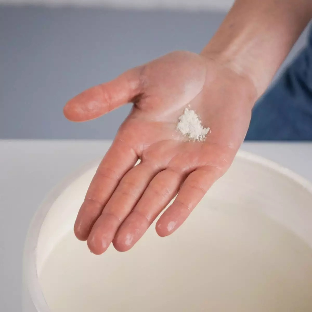 Detalle polvo limpiador facial sensible