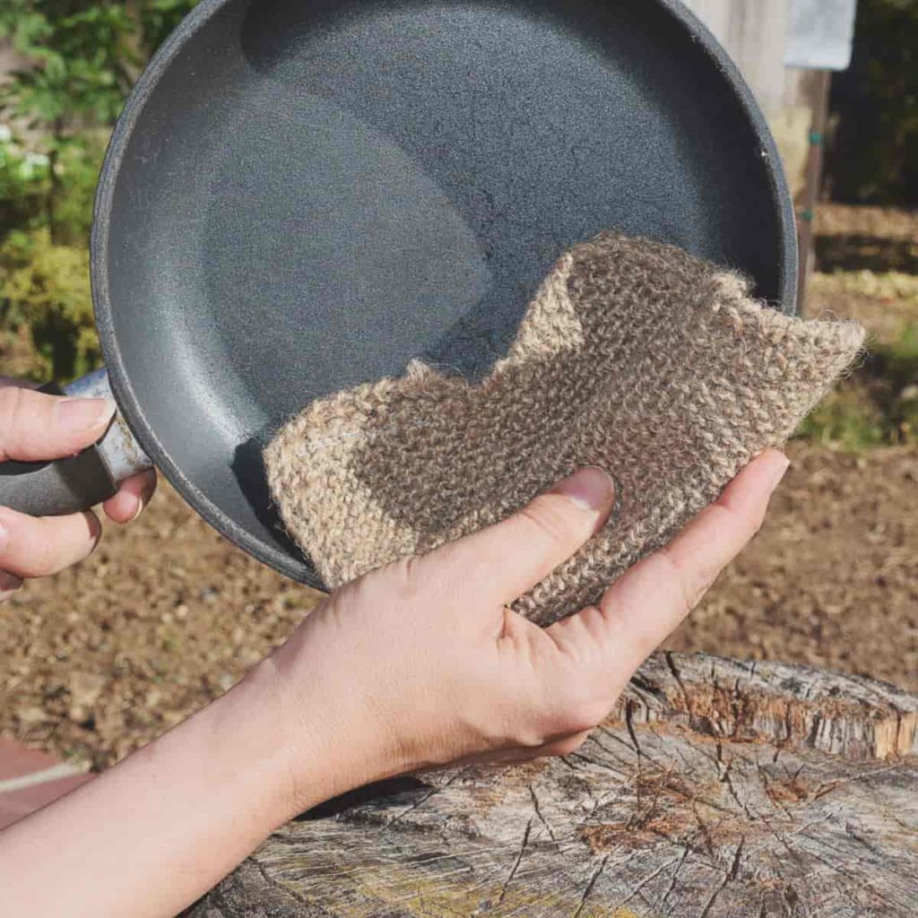 Paño de cocina reutilizable en uso