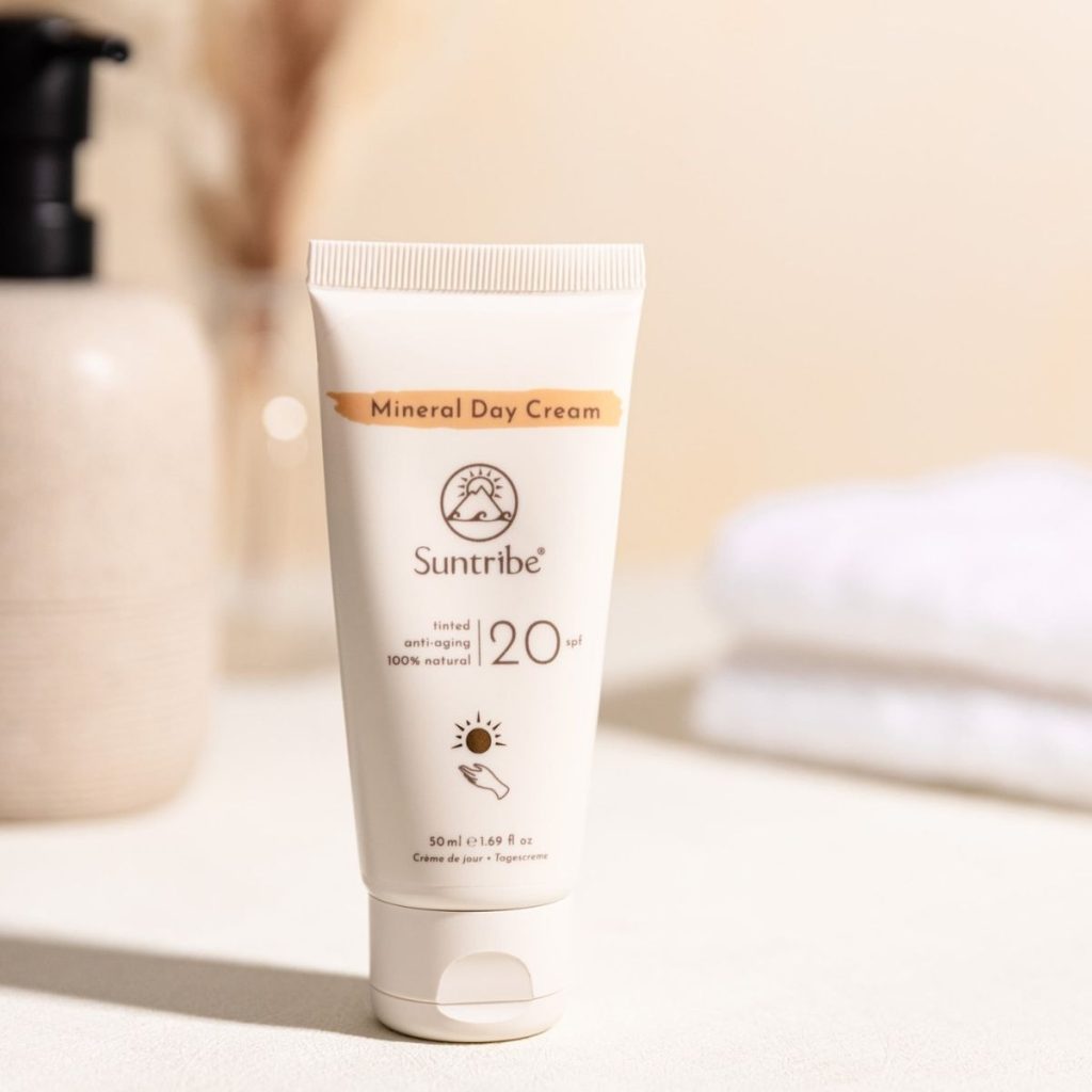 Crema de Día con Tinte Suntribe