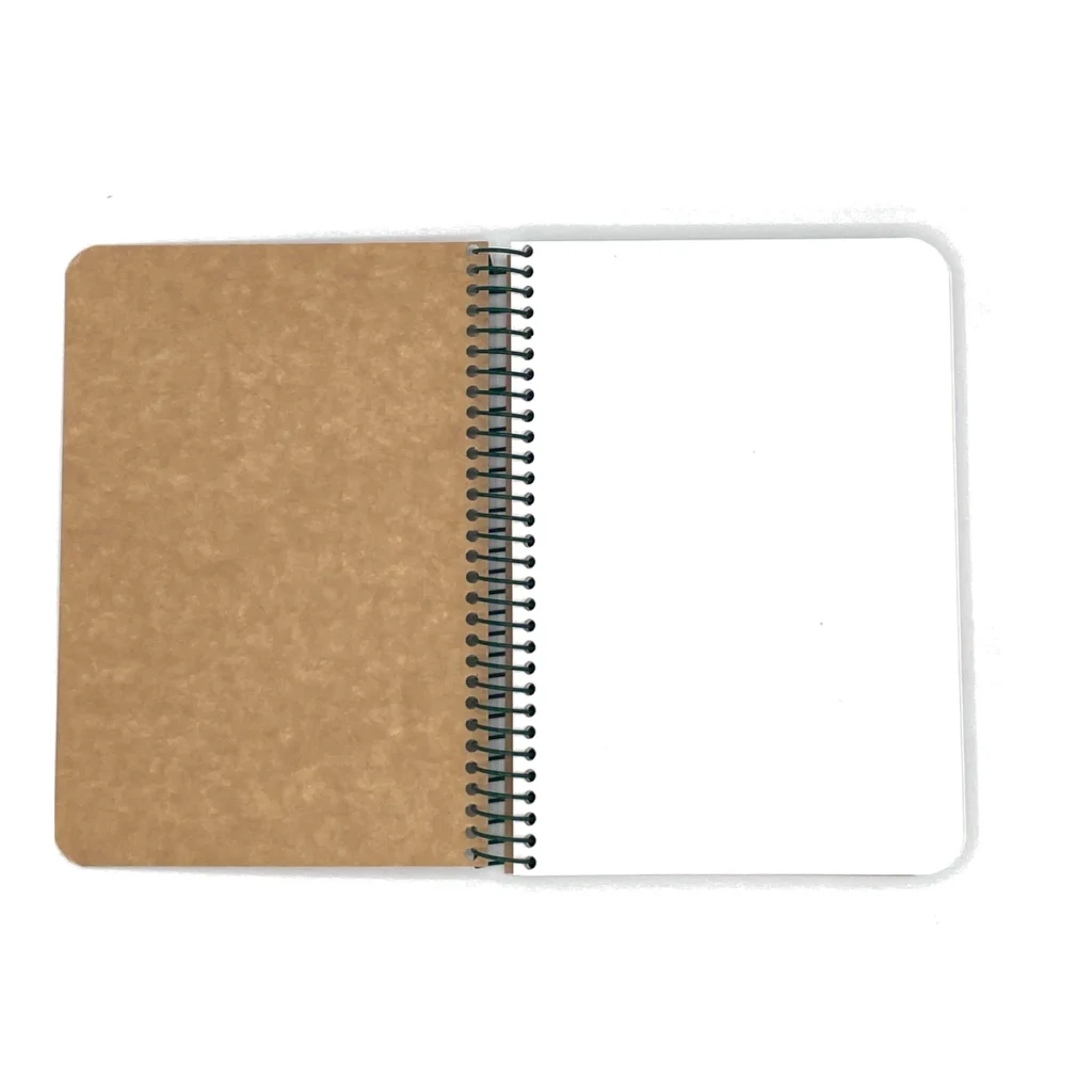 interior del cuaderno reciclado escolofi con hojas lisas de papel reciclado