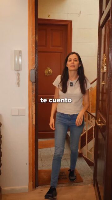 🚪 Entrar con los zapatos de la calle en casa puede parecer algo sin importancia, pero en realidad llevas contigo polvo, bacterias, pesticidas y metales pesados del exterior.🌱 Dejar los zapatos en la entrada ayuda a mantener tu hogar más limpio, saludable y libre de contaminantes invisibles que pueden afectar la calidad del aire y la higiene del suelo.💚 Un gesto tan simple como descalzarte al llegar puede hacer de tu casa un espacio más sano y respetuoso con el medio ambiente.#zerowaste #residuocero #ceroresiduo #sostenible #limpiezanatural