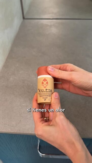 👃Si tienes un olor corporal fuerte o sudas muchísimo, necesitas este desodorante en barra para no oler a nada a final del día. No enmascares el olor con fragancias, neutralízalo desde el origen y ataca las bacterias. Yo lo uso desde hace 8 años, si tú quieres cambiar tu desodorante, entra en ceroresiduo.com#ceroresiduo #hygienetips #desodorante #zerowaste
