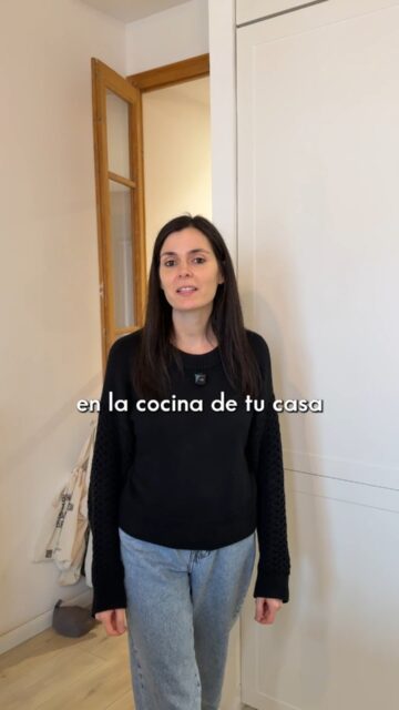 Si entras en la cocina de tu casa y tienes tela de cera de abejas, jabón sólido y esponja de cáscara de frutos secos, has mejorado tu calidad de vida y estás ahorrándole al mundo un montón de toneladas de plástico al año.Si quieres ser una persona cero residuo, consigue todos estos productos en nuestra web: 📲 ceroresiduo.com#ceroresiduo #zerowaste #teladeceradeabeja #jabonsolido