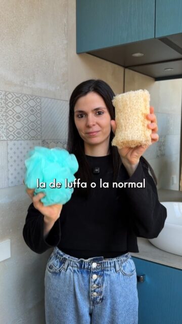 ¿Qué esponja limpia mejor? ¿La de luffa o la normal? ¿Y cuál es más barata? 🤔Si estás pensando en cambiar tu esponja, la de luffa es la mejor opción.Encuéntrala en 📲 ceroresiduo.com#ceroresiduo #zerowaste #esponjadeluffa #esponja
