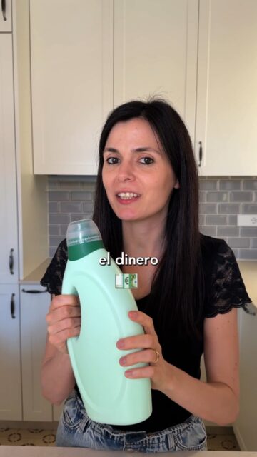 Si compras detergente, lo utilizas hasta que se acabe y lo tiras a la basura, no está mal, está fatal ❌
Si no haces tu propio detergente, estás perdiendo dinero 💰
Te enseño cómo hacerlo en un paso a paso súper sencillo.
Si quieres hacerlo en tu casa, en 📲 ceroresiduo.com tienes todo lo que necesitas
#ceroresiduo #zerowaste #escamasdejabon #bicarbonatodesodio #aceiteesencial