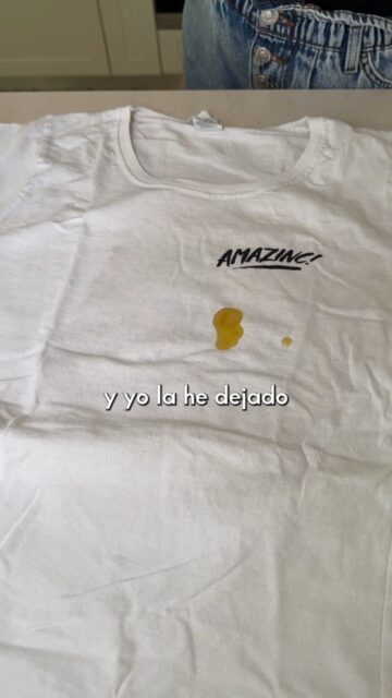 ¿Tirarías esta camiseta? Tenía un manchón de aceite y yo la he dejado así de impoluta con el quitamanchas en barra. Te enseño cómo hacerlo.
Si quieres hacerlo en casa, en 📲 ceroresiduo.com tienes todo lo que necesitas
#ceroresiduo #zerowaste #quitamanchasenbarra #mancha #aceite