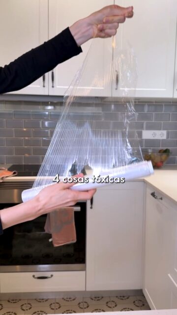4 cosas tóxicas de tu cocina de las que deberías deshacerte. Parte 2 🫵🏼
- Papel film
- Garrafas
- Lavavajillas líquido
- Esponja convencional
Yo los cambié por tela de cera de abejas, binchotán, lavavajillas sólido y esponja de luffa.
Si quieres deshacerte de los tóxicos en tu cocina, entra en 📲 ceroresiduo.com
#ceroresiduo #zerowaste #teladeceradeabejas #binchotan #lavavajillassolido #esponjadeluffa #luffa
