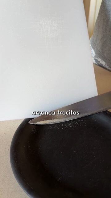 Cada vez menos gente corta en tablas de plástico 
Te explico por qué necesitas esta de madera de olivo en tu cocina.
Comenta MADERA y te paso el enlace directo al producto.
#ceroresiduo #zerowaste #tabladeplastico #tablademaderadeolivo