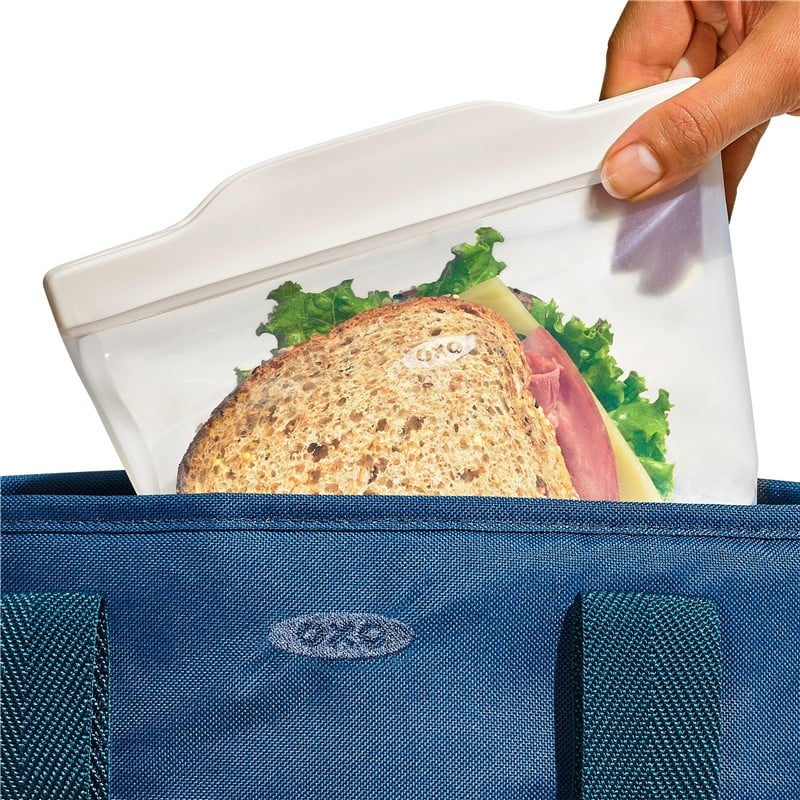 bolsa de silicona oxo 350 ml en uso