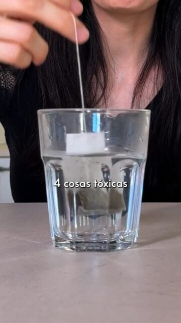 4 cosas tóxicas que te comes y de las que deberías deshacerte 👇🏼
- Bolsitas de té
- Bolsas de plástico
- Vasos de café para llevar
- Exprimidor de plástico
Yo las he cambiado por filtro de acero para té a granel, bolsas de silicona, vaso de café plegable de silicona y exprimidor de acero inoxidable.
Deshazte de los tóxicos con 📲 ceroresiduo.com
#microplasticos #plastico #zerowaste #ceroresiduo
