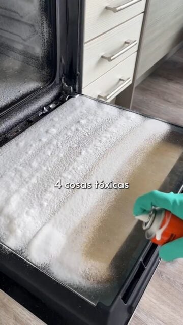 4 cosas tóxicas de tu cocina de las que deberías deshacerte. Parte 3 🫵🏼
- Sartenes de teflón
- Limpiadores de horno convencionales
- Bowl de plástico
- Limpiadores multiusos
Yo los cambié por sartenes de hierro o acero, carbonato de sodio, cuencos de acero inoxidable y jabón de Marsella.
Si quieres deshacerte de los tóxicos en tu cocina, entra en 📲 ceroresiduo.com.
#ceroresiduo #zerowaste #tóxicos sartendehierro #percarbonato #cuencodeacero #jabondemarsella