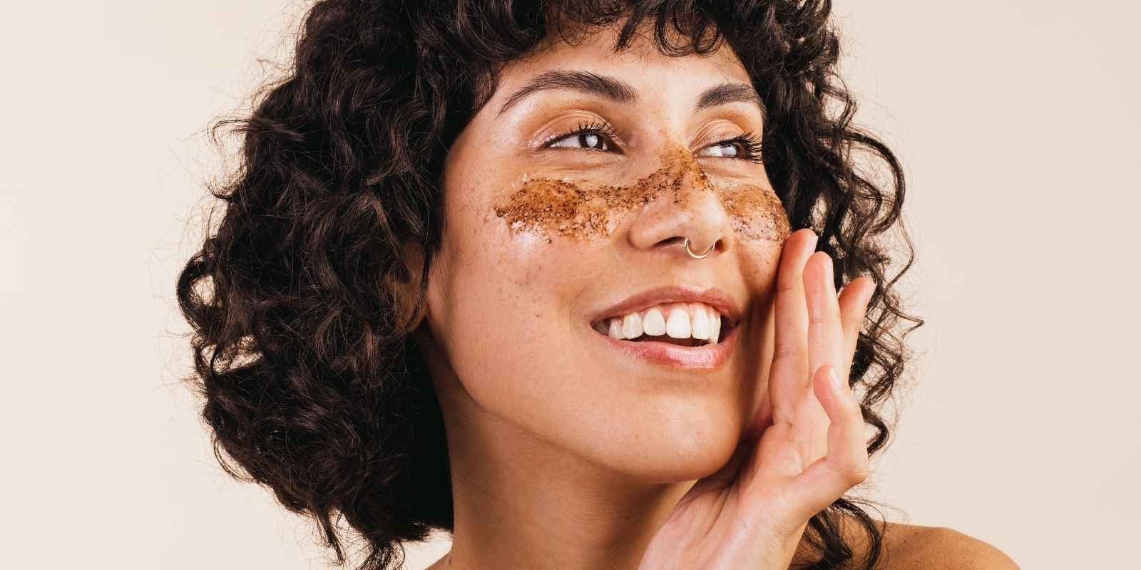 Beneficios de exfoliar la piel