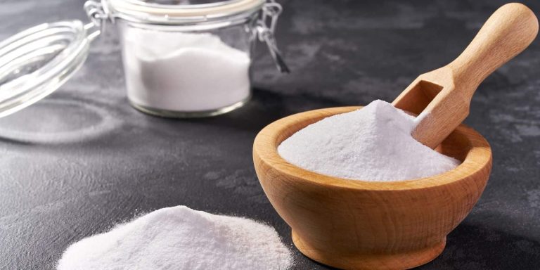 Cristales-de-soda-cuchara-madera