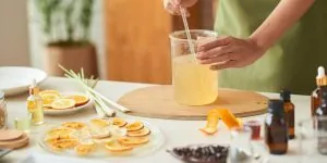 Mezclando ingredientes champú