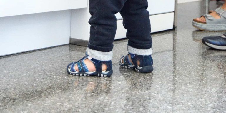 Portada_Como-limpiar-el-suelo-de-manera-natural-y-sin-toxicos